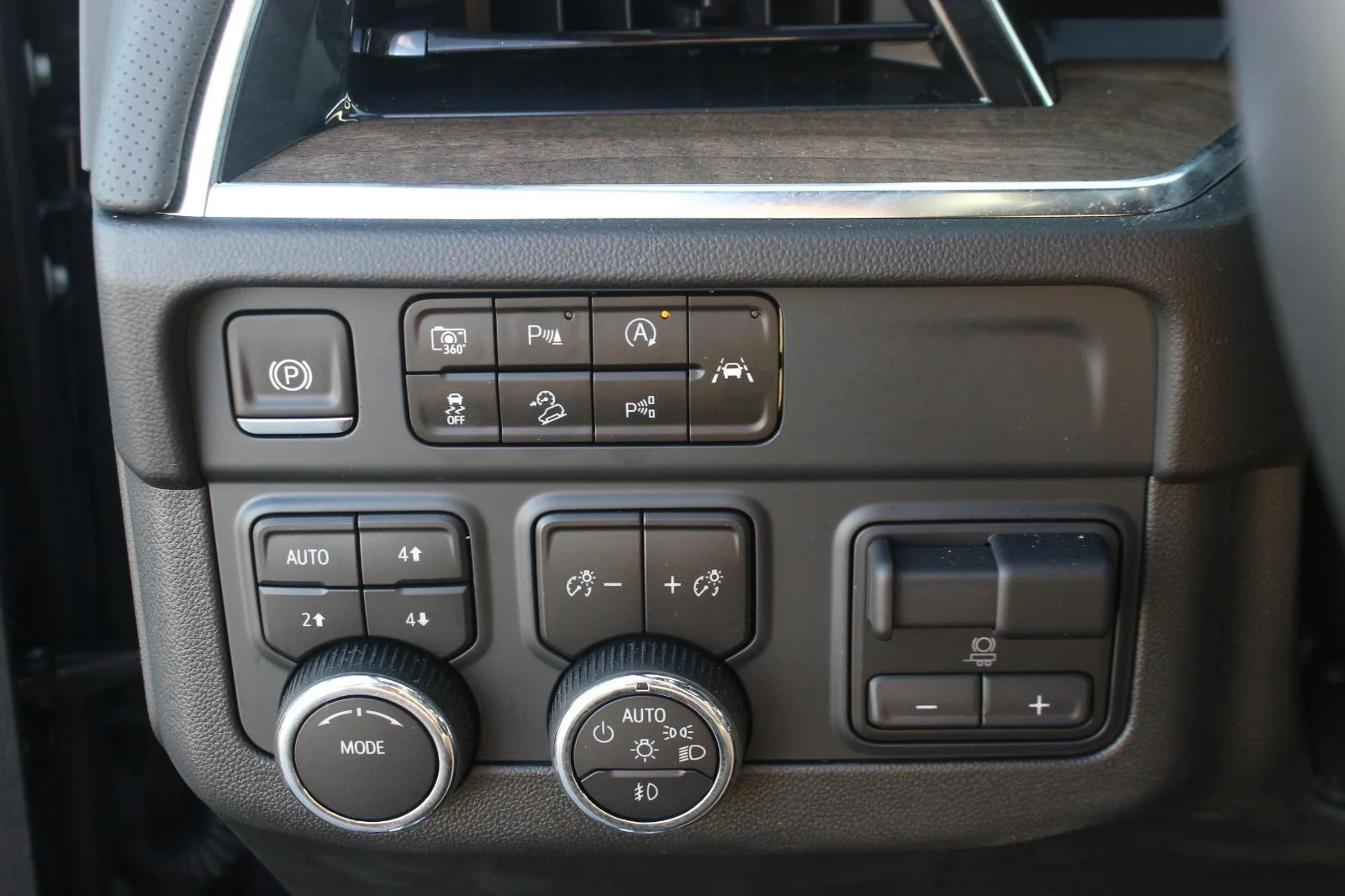 Used 2025 Dark Ash Metallic Chevrolet High Country image 32