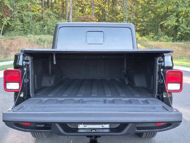 Used 2020 Black Jeep Sport image 23