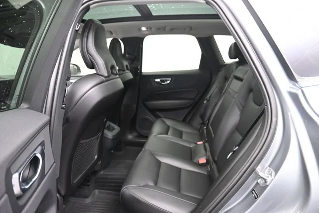Used 2019 Grey Volvo Momentum image 21