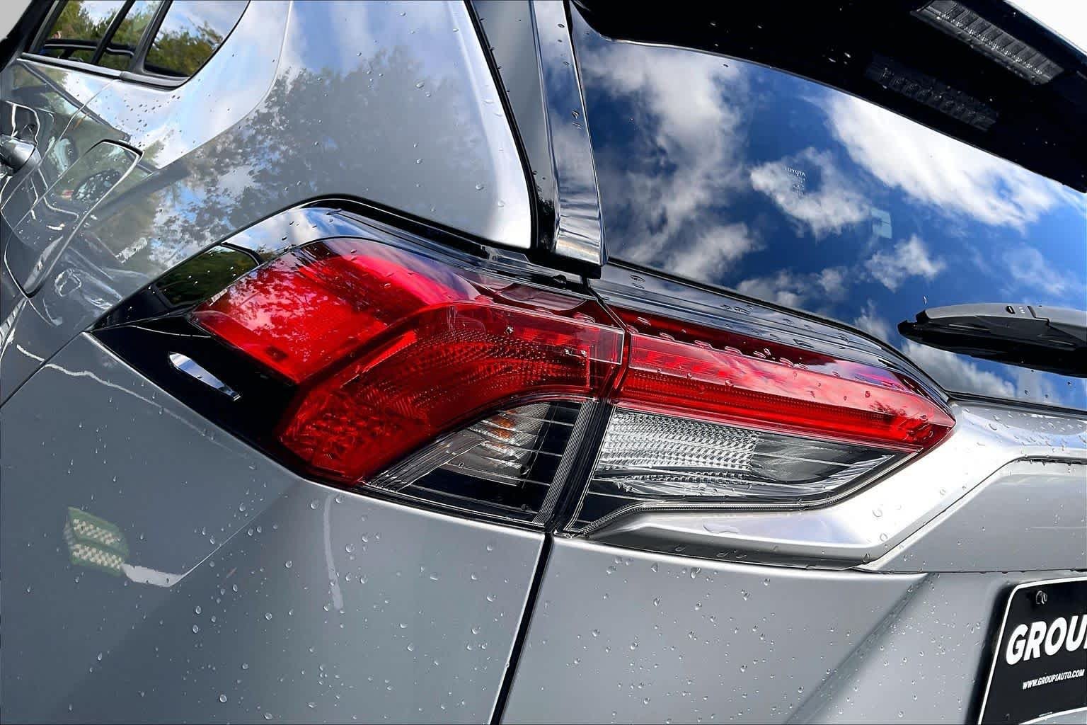 Used 2019 Silver Sky Metallic w/Black Roof Toyota Hybrid XSE image 29