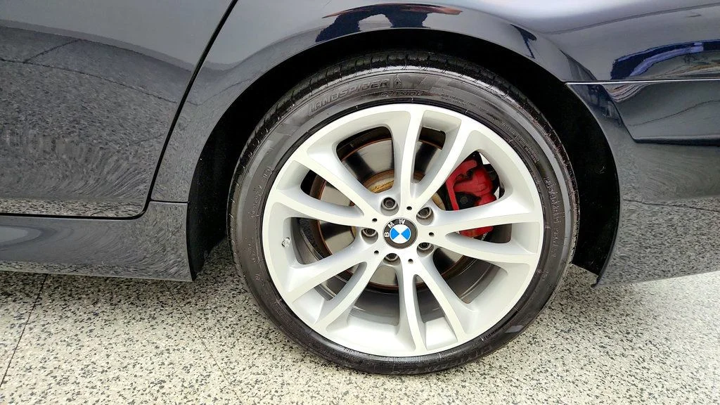 Used 2015 Azurite Black Metallic BMW 4dr Sdn 550i xDrive M Sport w/ Executive & Luxury Seating Pkgs image 9