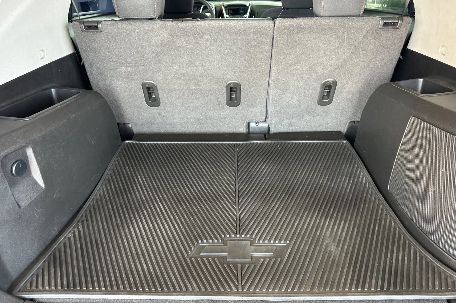 Used 2016 Summit White Chevrolet LS image 15