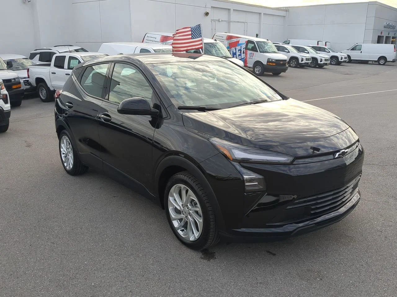 New 2027 Mosaic Black Metallic Chevrolet LT image 2
