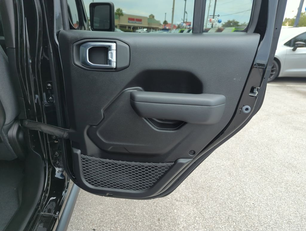 New 2026 Black Clear-Coat Exterior Paint Jeep Rubicon image 29