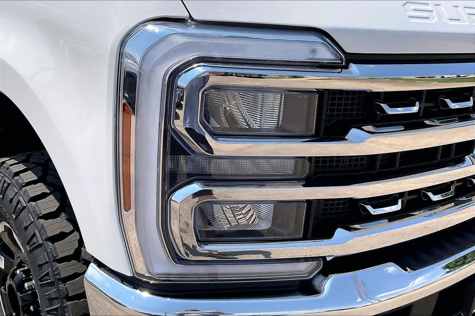New 2026 Star White Metallic Tri-Coat Ford F-250® Lariat® image 13