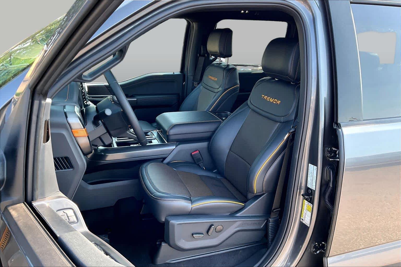 New 2026 Carbonized Gray Metallic Ford Tremor® image 9