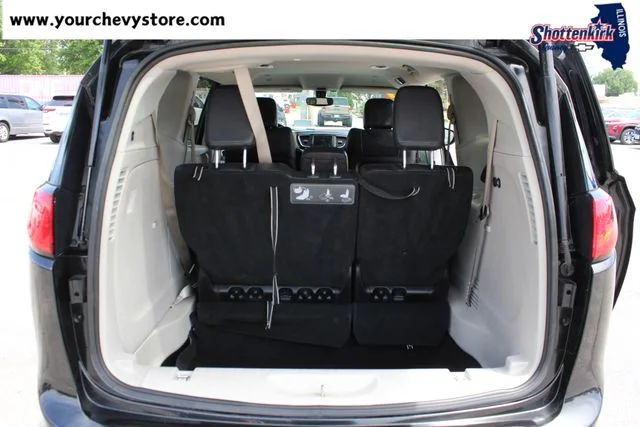 Used 2019 Black Chrysler Touring L image 18
