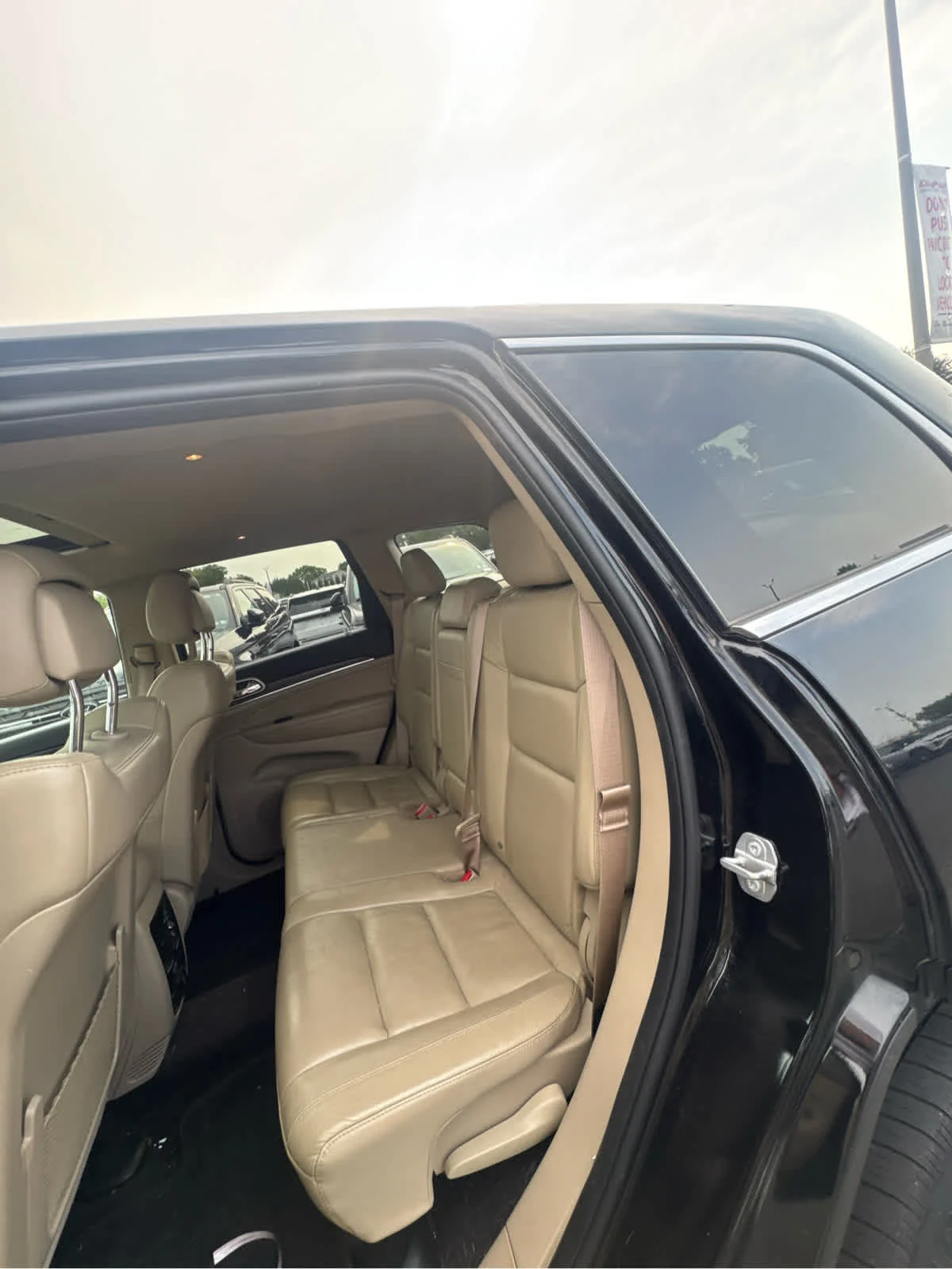 Used 2017 Diamond Black Crystal Pearlcoat Jeep Limited image 23