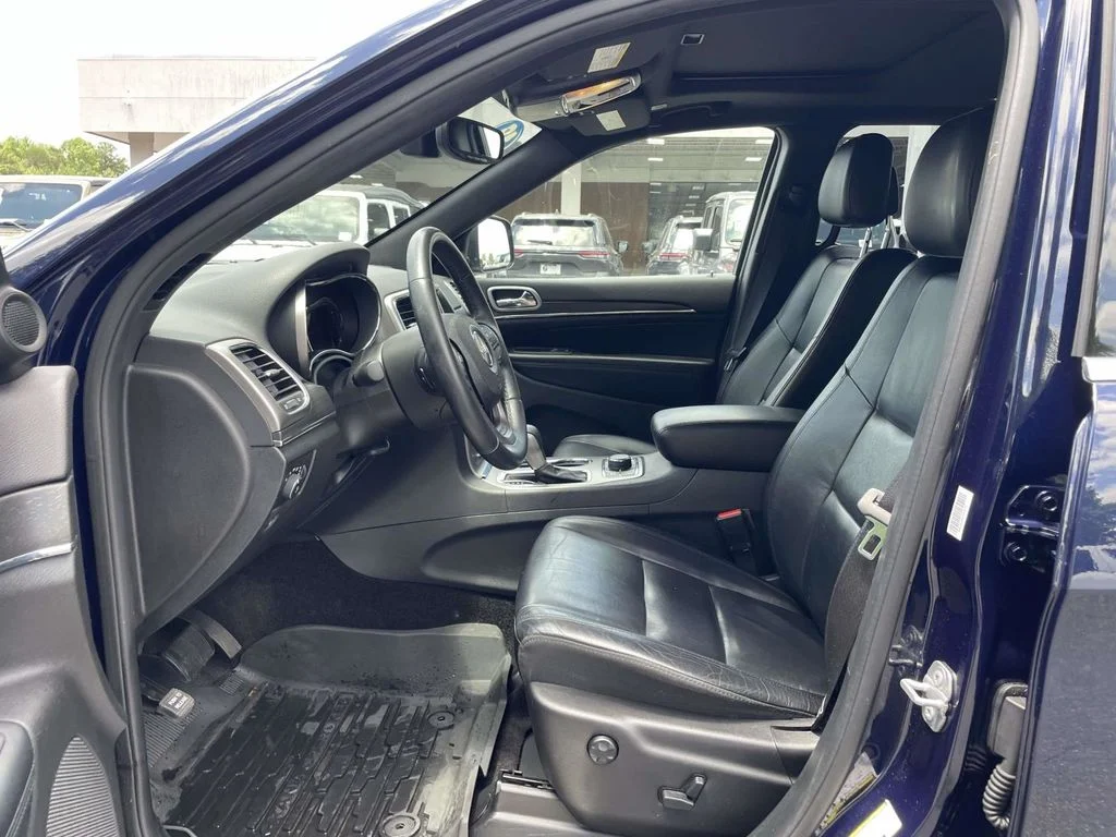 Used 2018 Blue Jeep Limited image 26