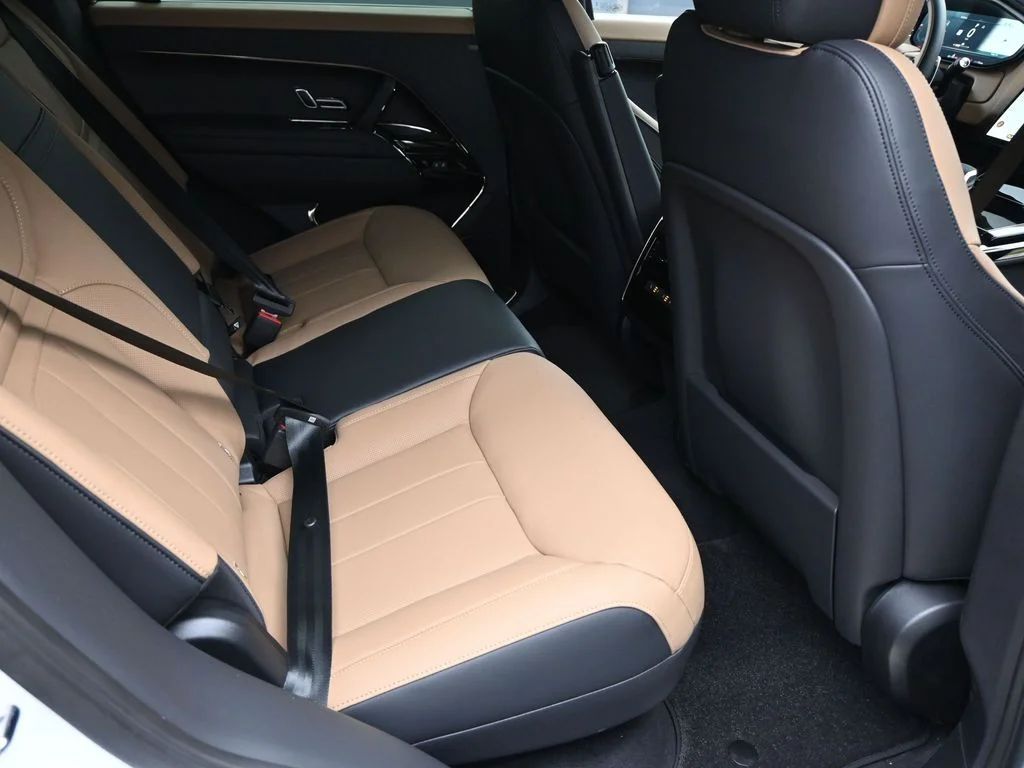 Certified Used 2025 White Land Rover Dynamic SE image 9
