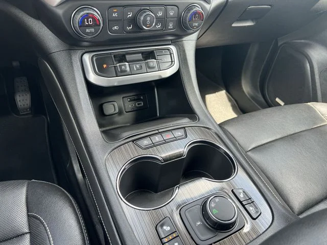Used 2020 White GMC SLT image 25