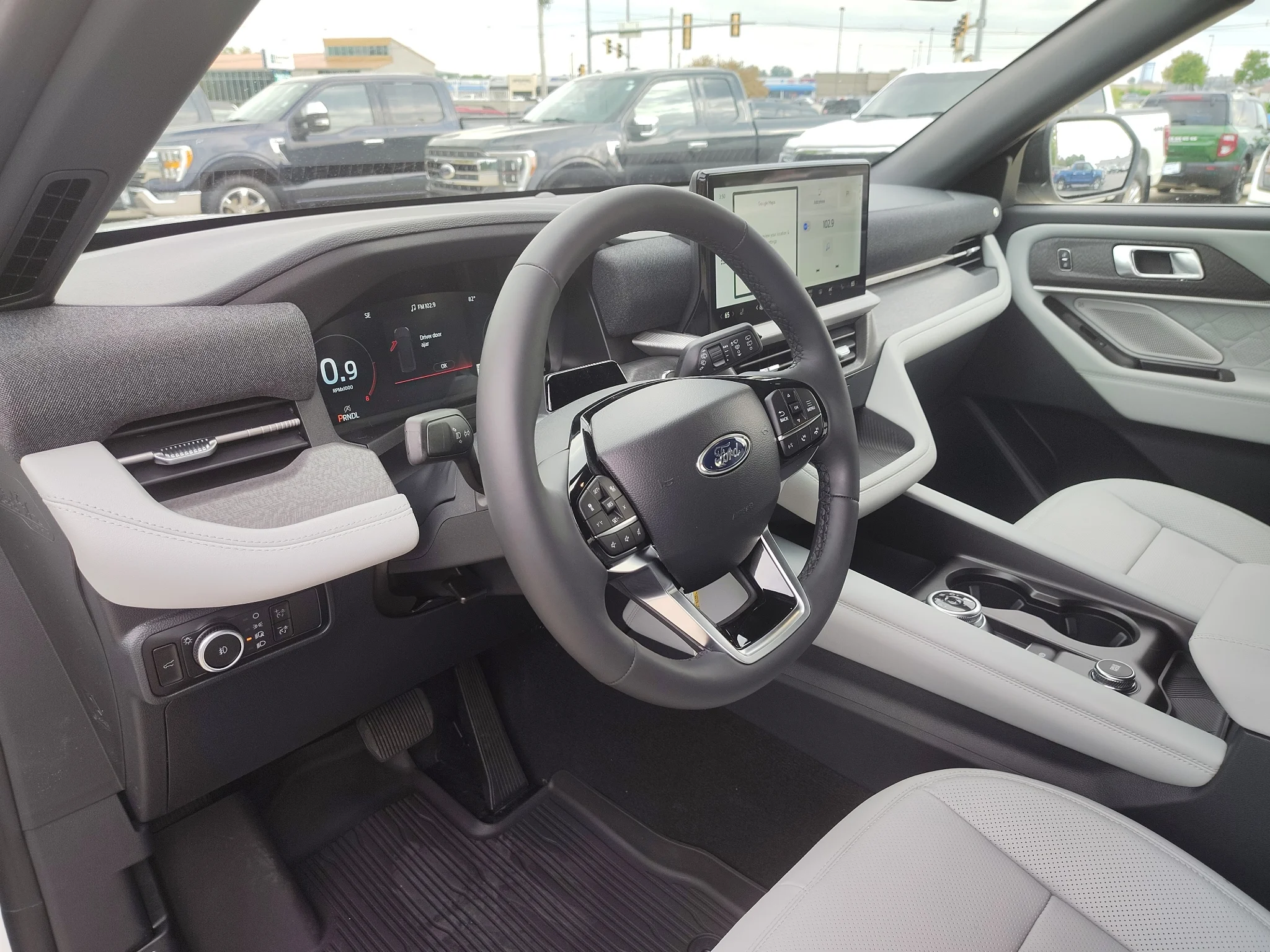 New 2027 Star White Metallic Tri-Coat Ford Platinum™ image 12