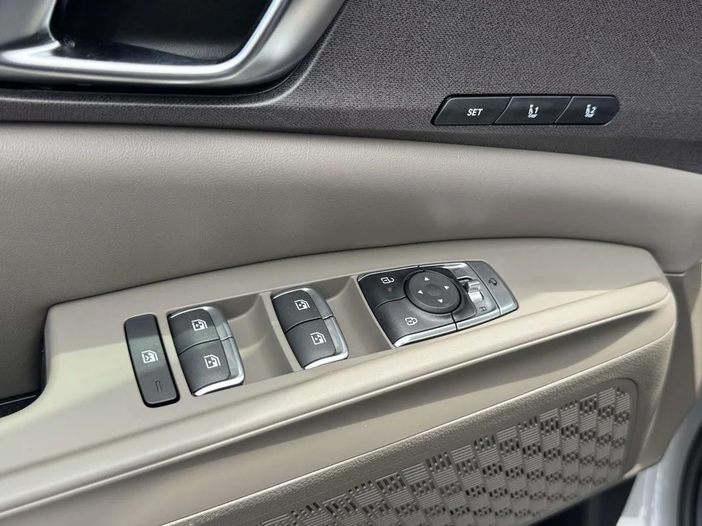 New 2026 White Kia EX image 27