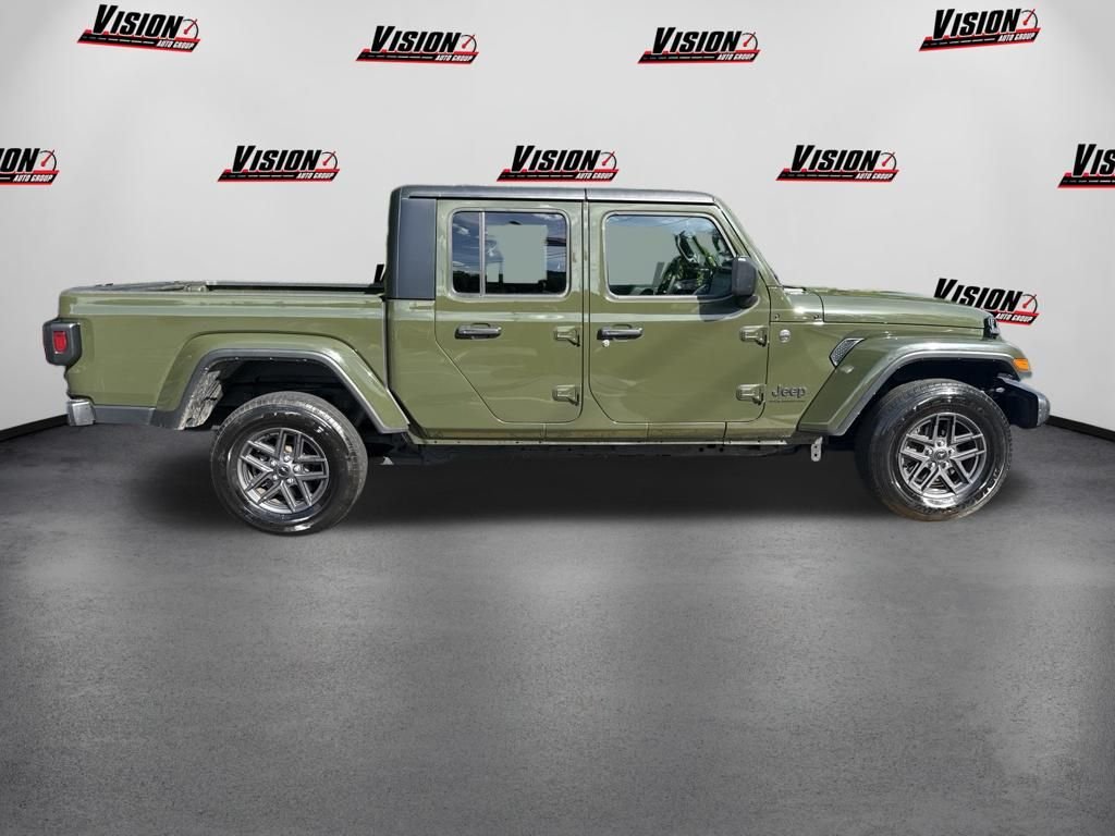 Used 2024 Green Jeep Sport S image 4