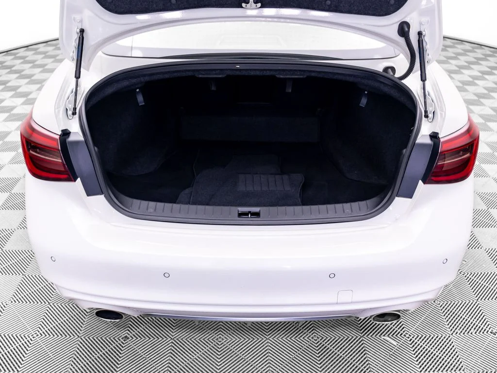 Used 2023 White INFINITI LUXE image 30