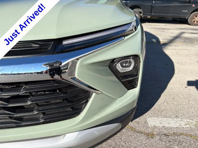 Used 2025 Green Chevrolet LT image 9
