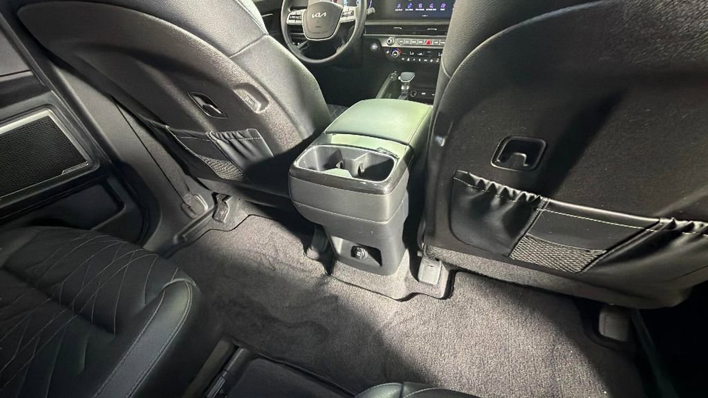 Used 2025 White Kia EX X-Line image 33