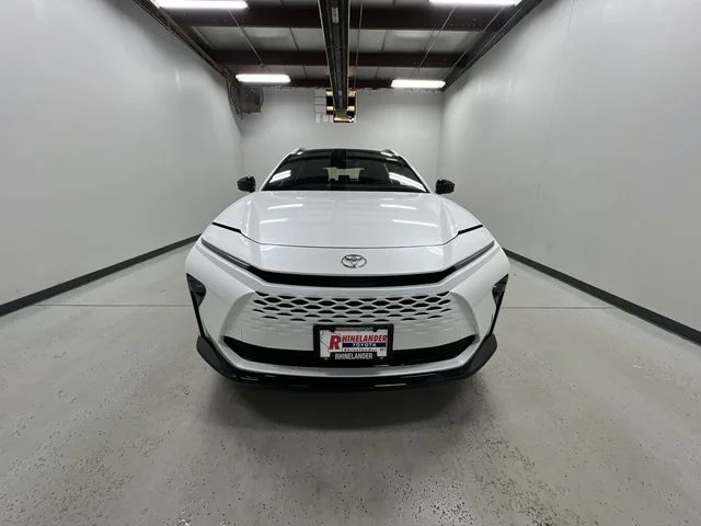 New 2026 Oxygen White <sup>1</sup> Toyota  Limited image 3