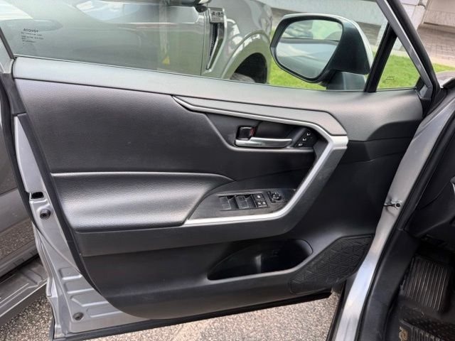 Used 2020 Silver Sky Metallic Toyota XLE Premium image 6