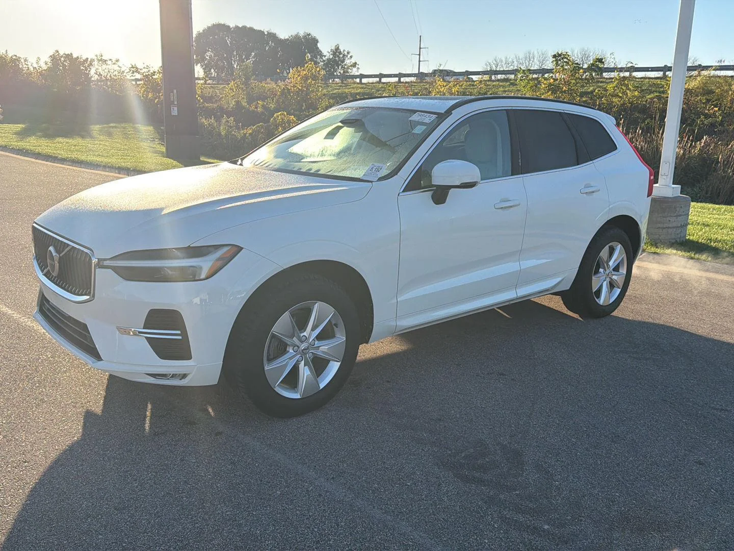 Used 2022  Volvo Momentum image 5