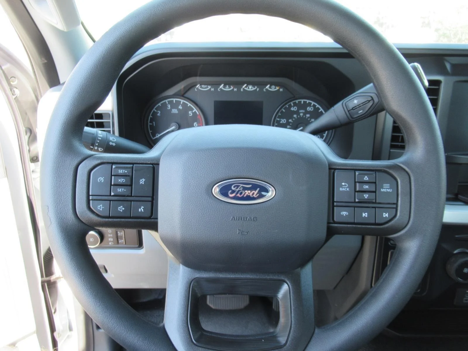 New 2024 Oxford White Ford F-250® XL image 22