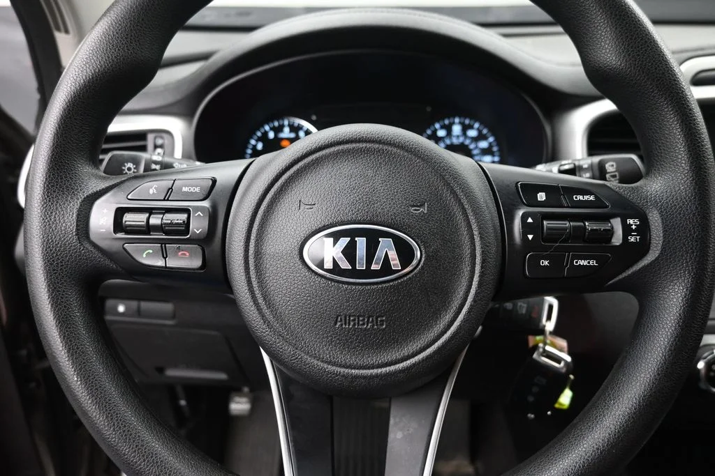 Used 2016 Silver Kia LX image 17