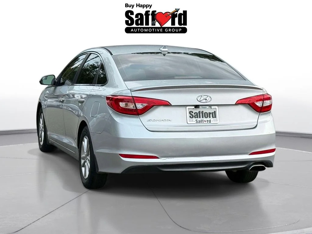 Used 2015 Silver Hyundai SE image 5