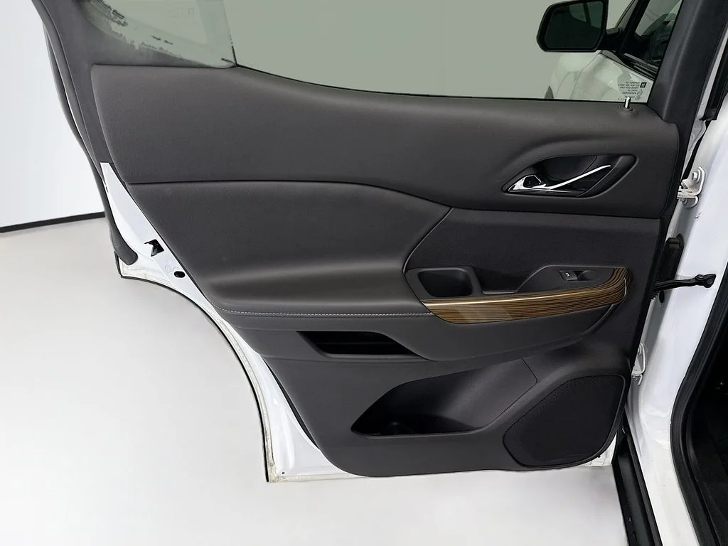 Used 2023 White GMC SLE image 25