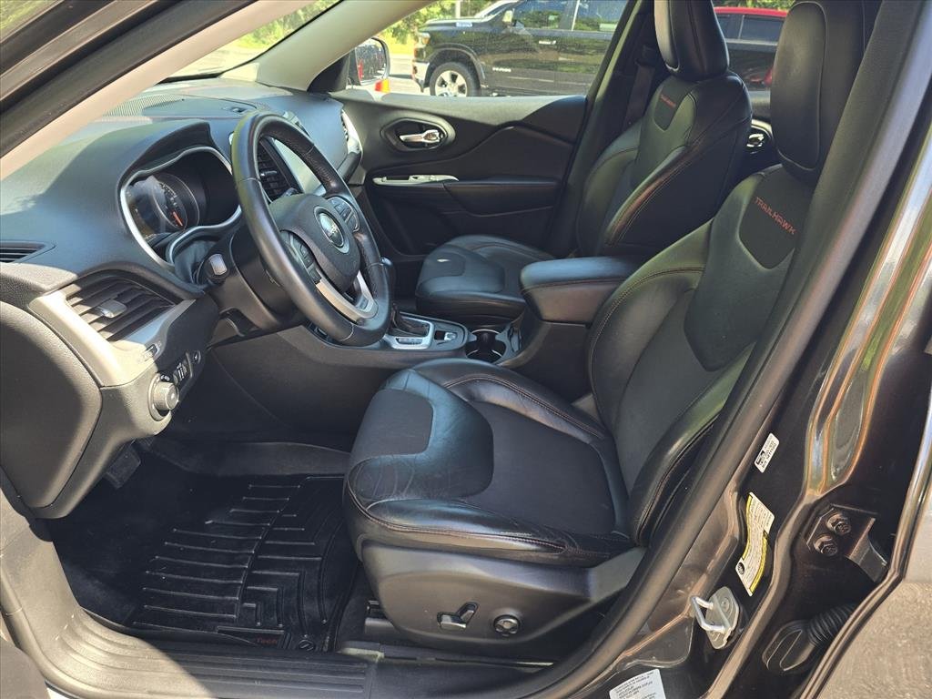 Used 2016 Gray Jeep Trailhawk image 11