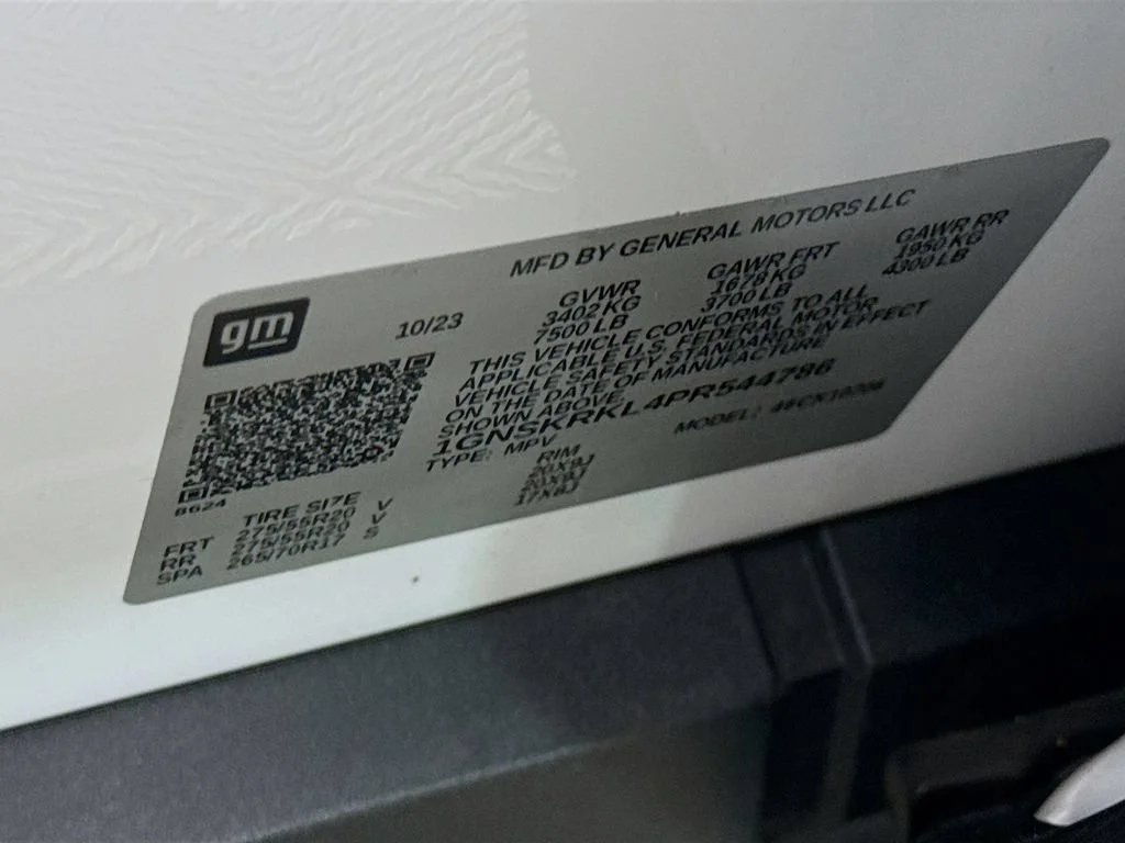Used 2023 Summit White Chevrolet RST image 36