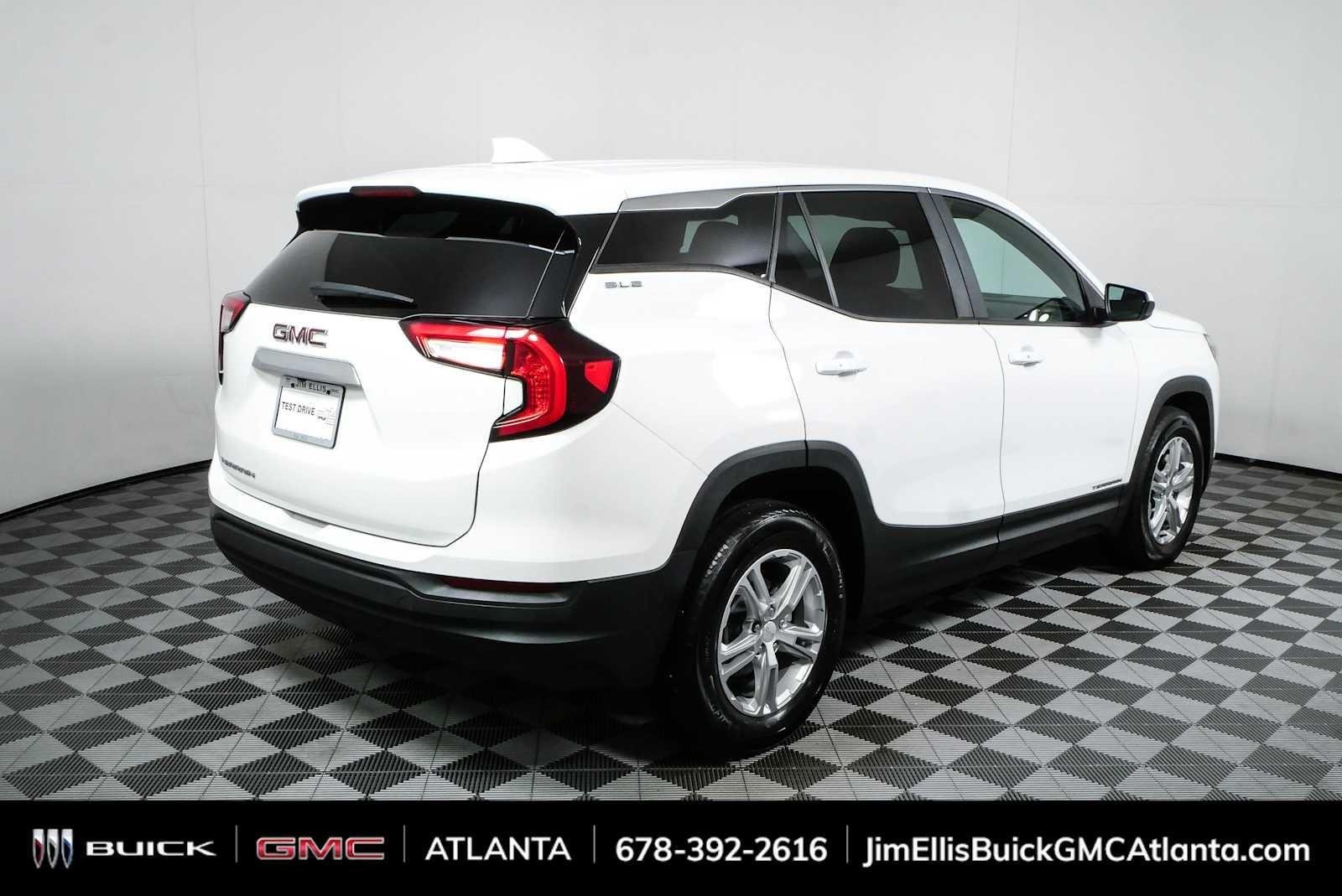 Used 2023 Summit White GMC SLE image 3
