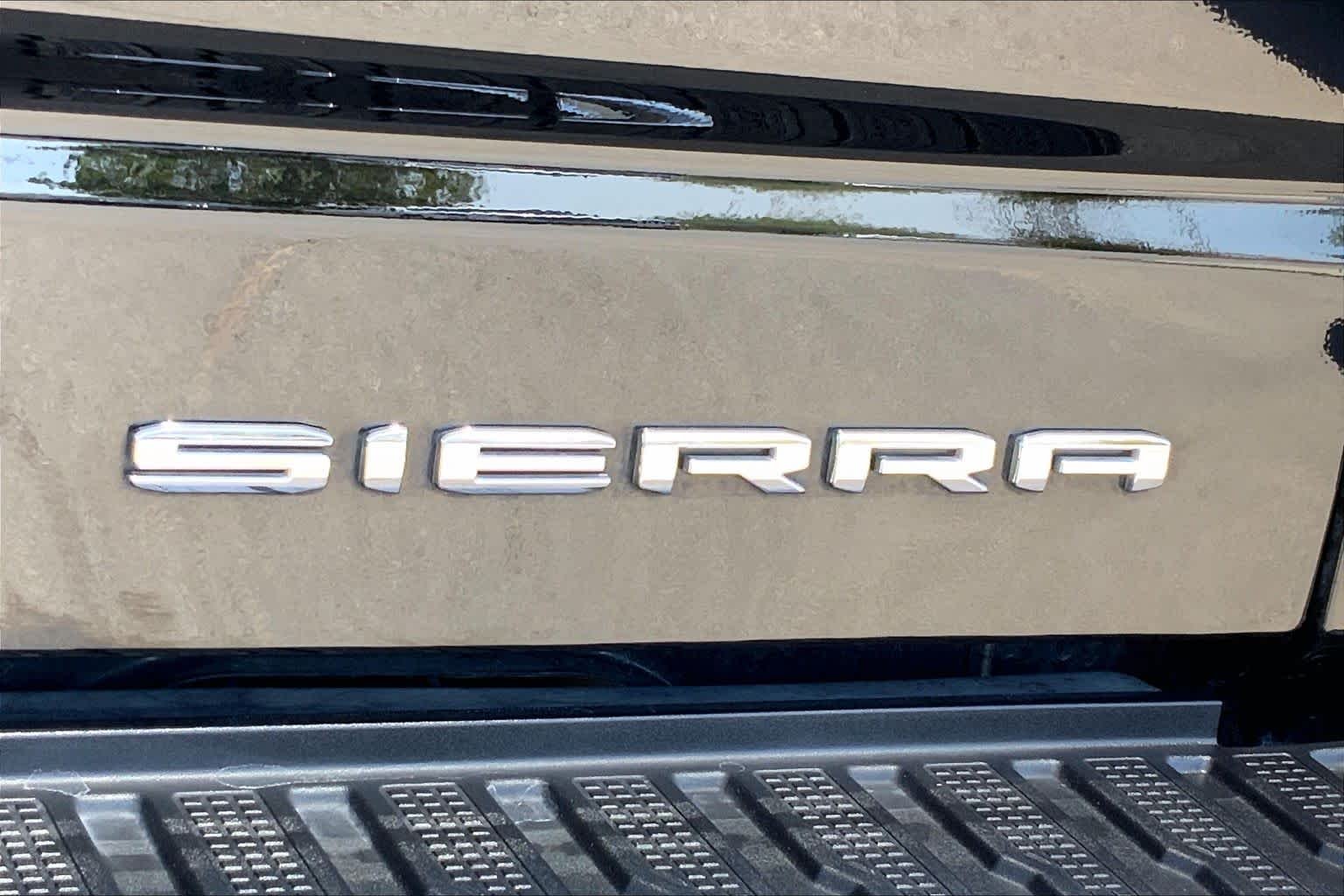 Used 2025 Onyx Black GMC Denali image 9