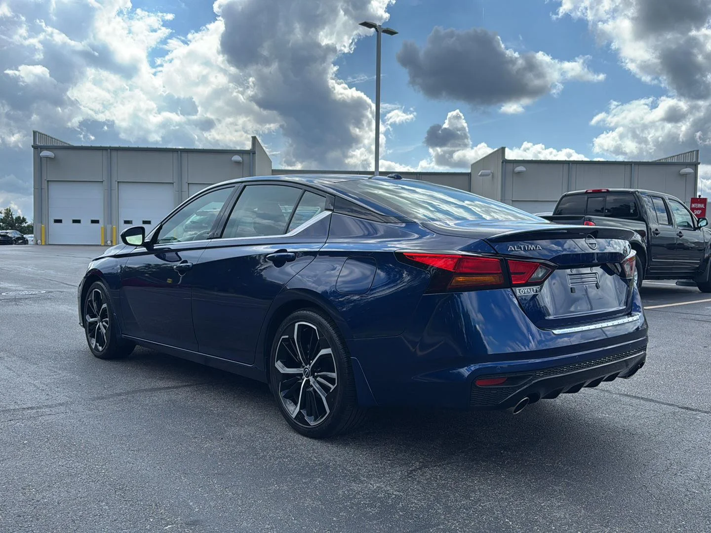 Used 2023 Deep Blue Pearl Nissan 2.5 SR image 3