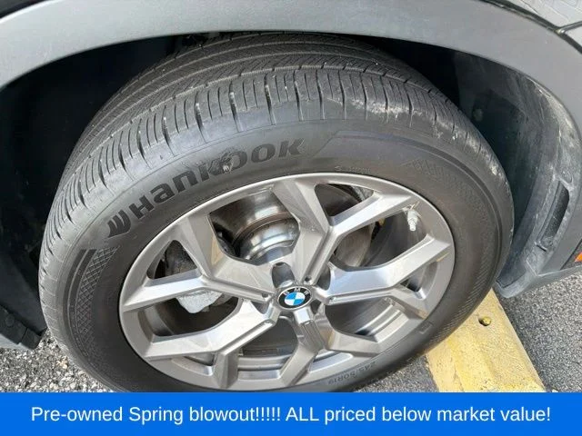 Used 2020 Black BMW xDrive30i image 9