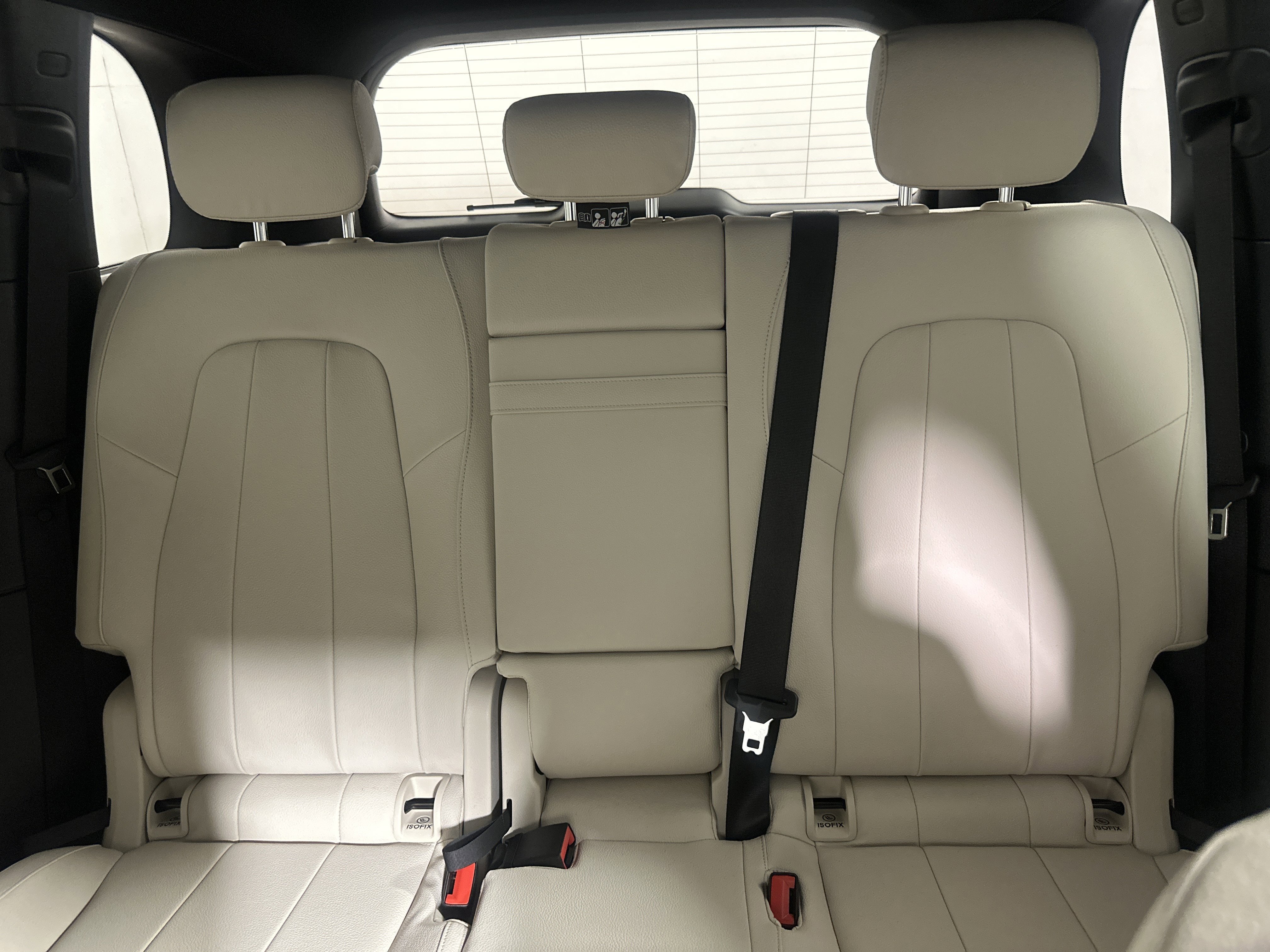New 2026 Polar White Mercedes-Benz GLB 250 image 23