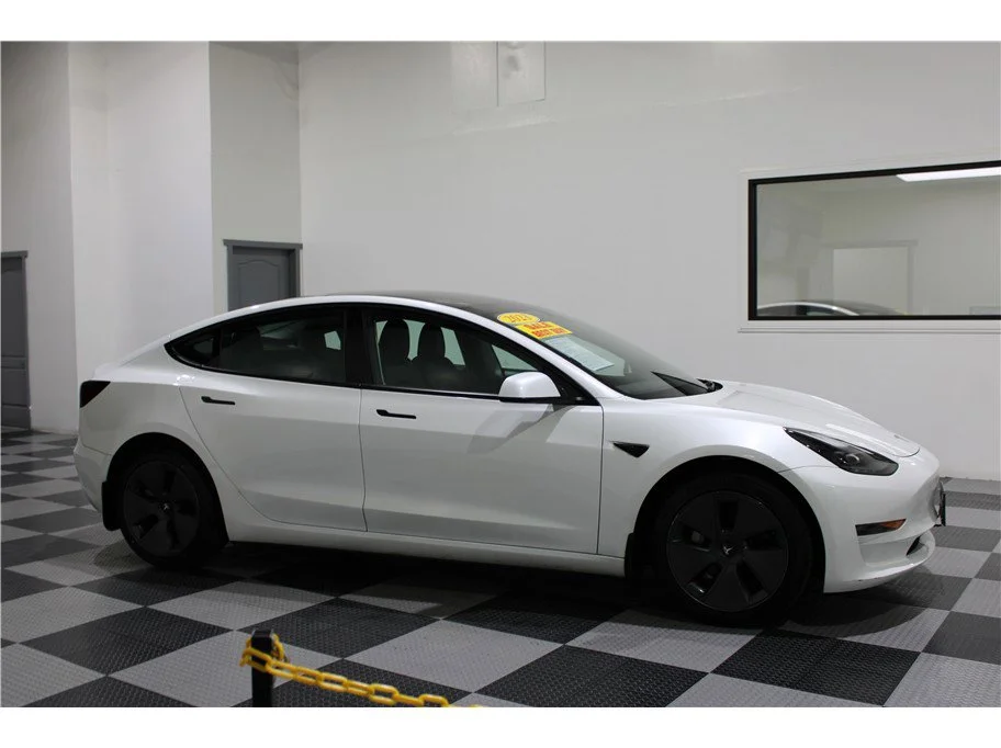 2023 Tesla Model 3 -'s photo
