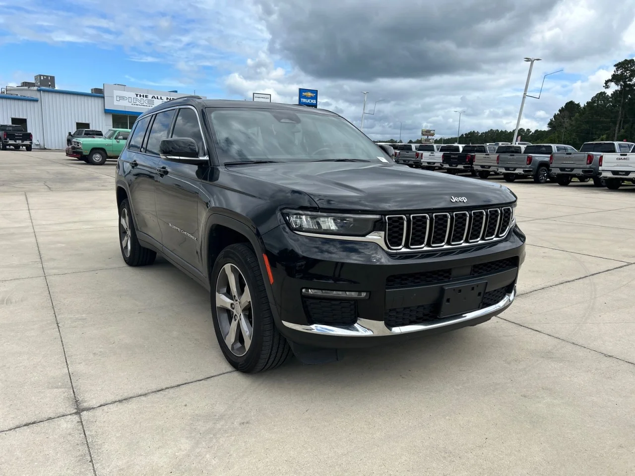 Used 2021  Jeep Limited image 2