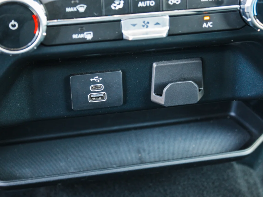 Used 2025 Blue Ford XLT image 19