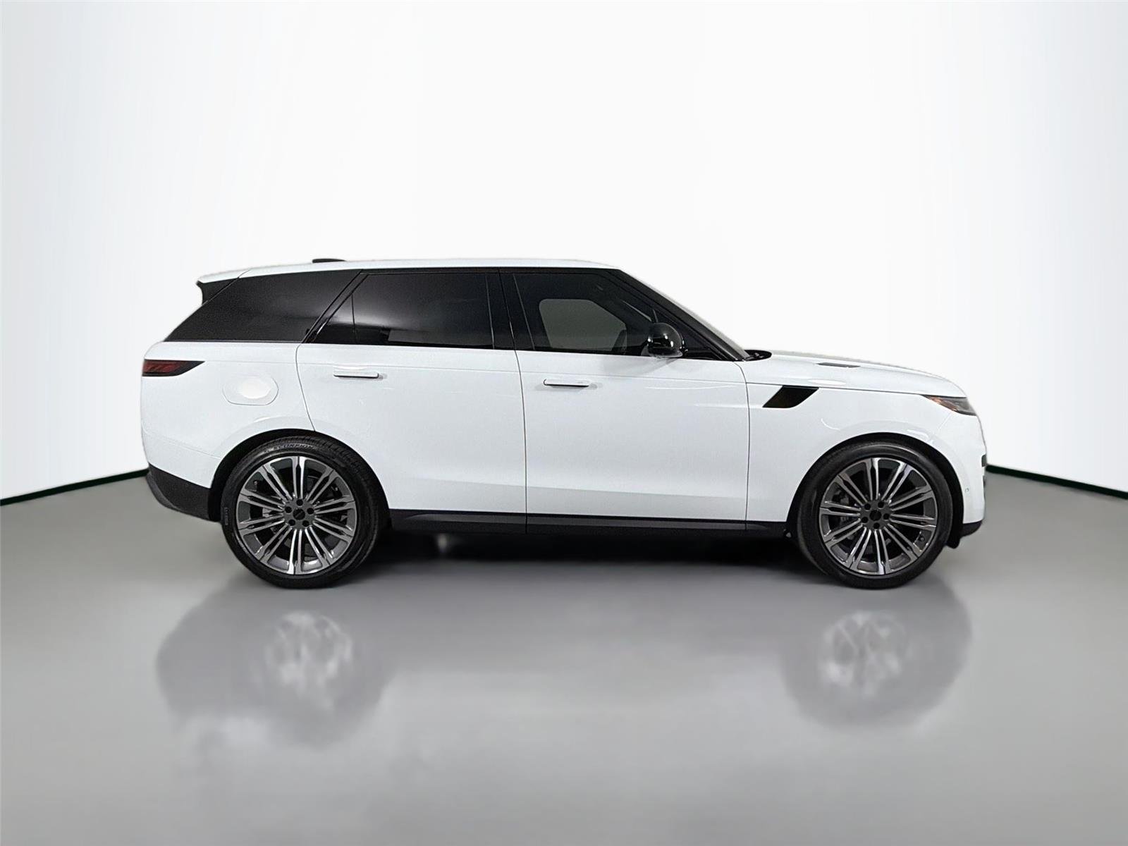 New 2026 Fuji White Land Rover SE P360 image 4