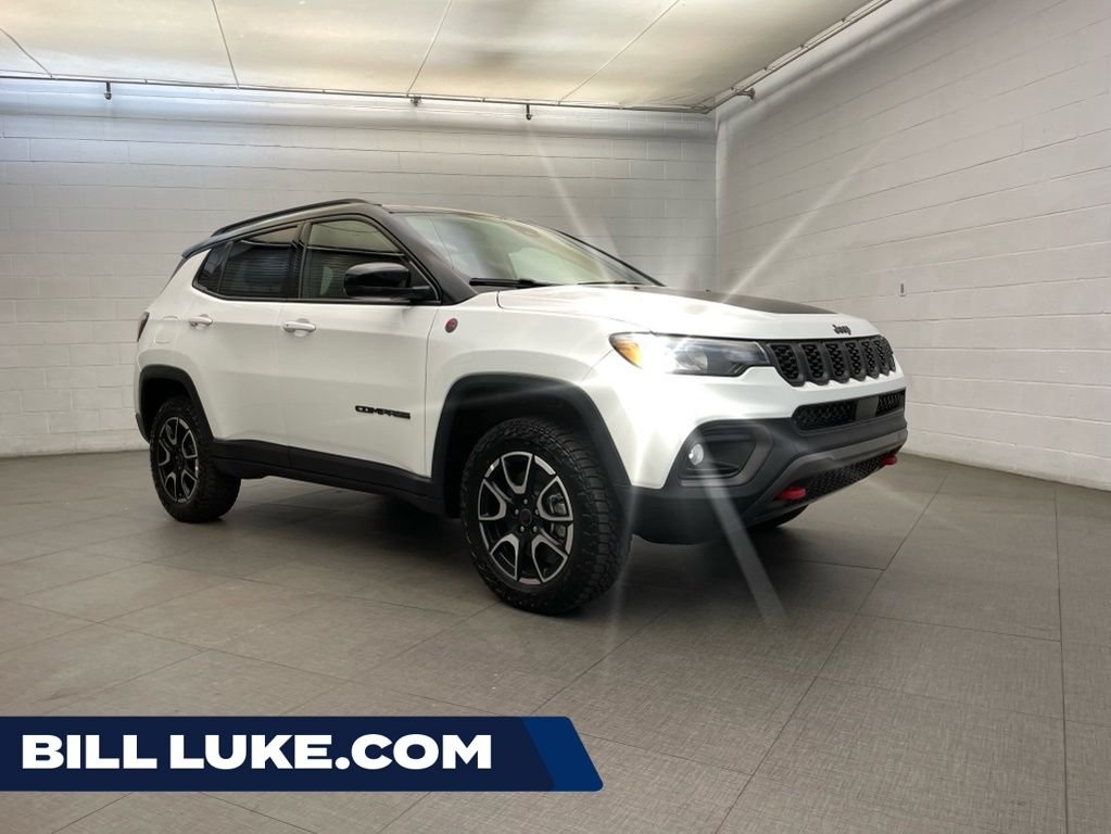 New 2026 Bright White Clear-Coat Exterior Paint Jeep Trailhawk image 1