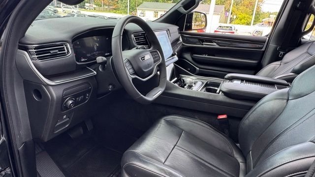 Used 2024 Diamond Black Crystal Pearlcoat Jeep Base image 14