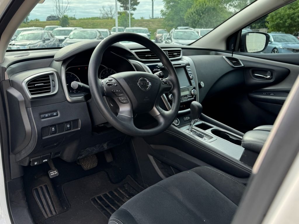 Used 2022 Pearl White Nissan S image 18