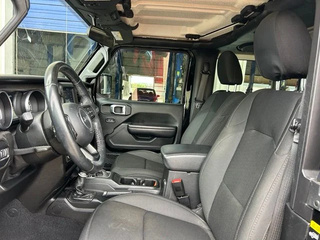 Used 2020 Black Jeep Sport S image 9