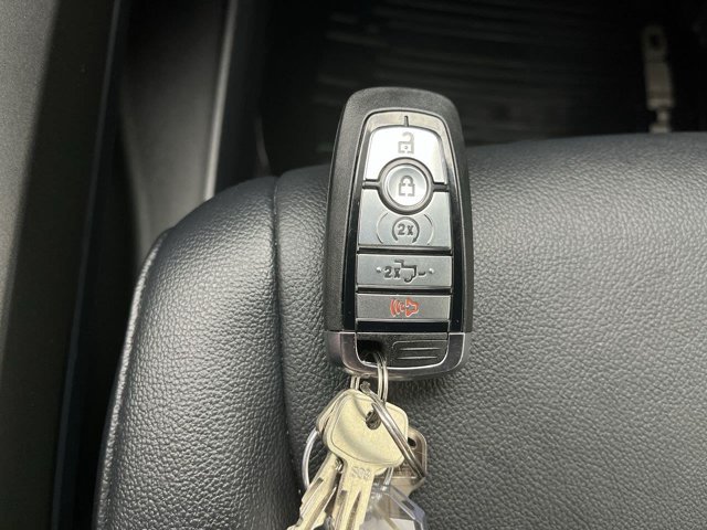 Used 2024 Avalanche Gray Ford XLT image 32