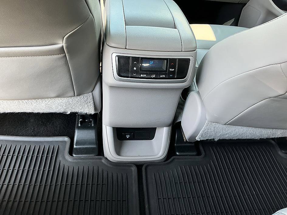 Used 2015 Silver Sky Metallic Toyota XLE image 24
