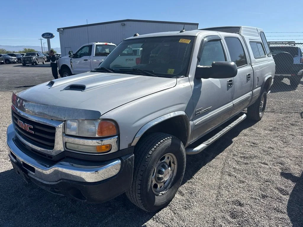 Used 2005 Special Paint GMC SLT image 2