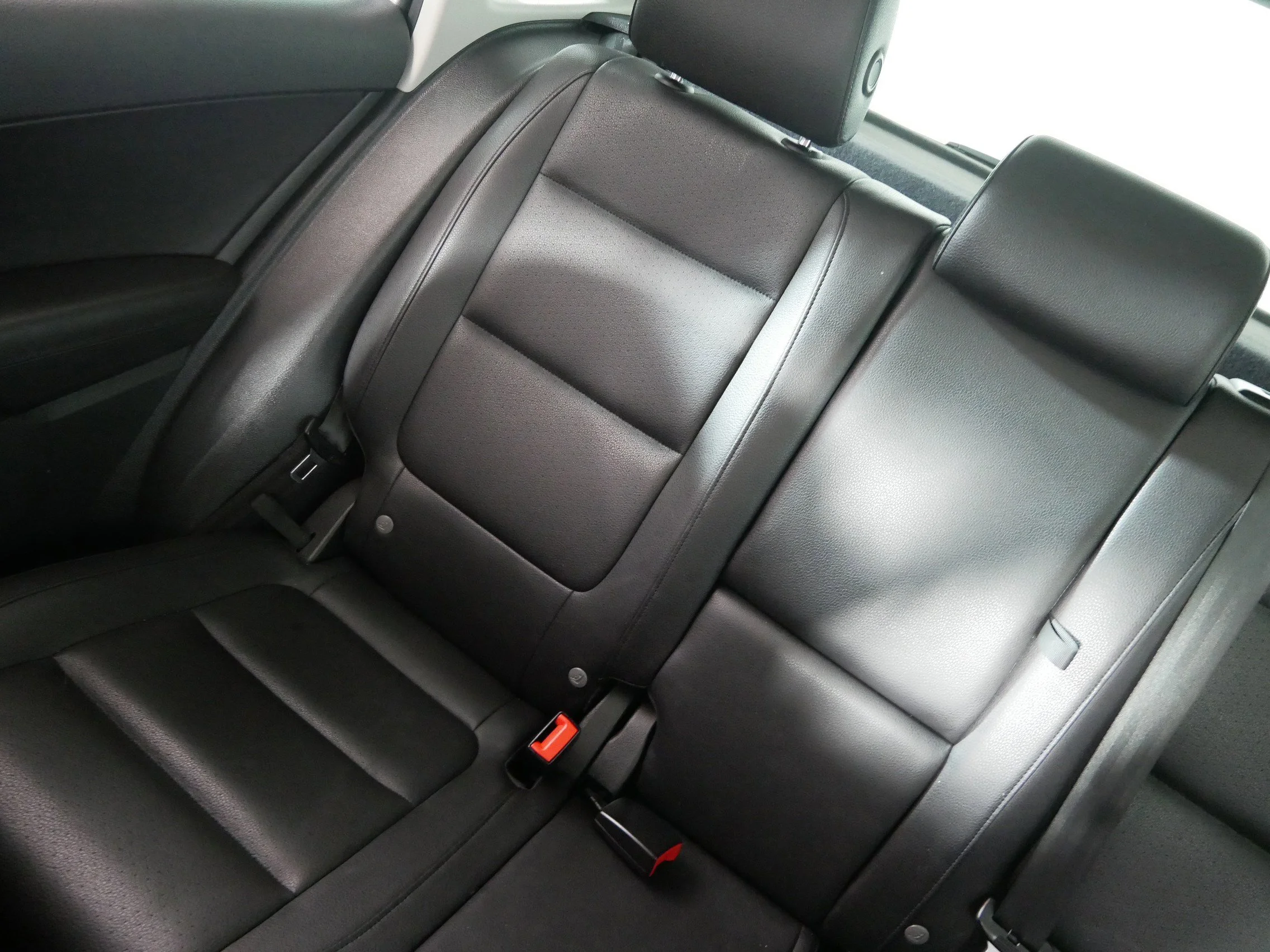 Used 2014 Pepper Gray Metallic Volkswagen SE image 12