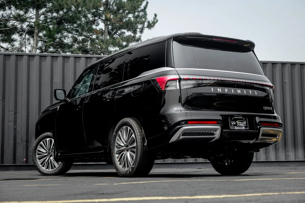 New 2027 BLACK OBSIDIAN INFINITI Luxe 4WD image 2