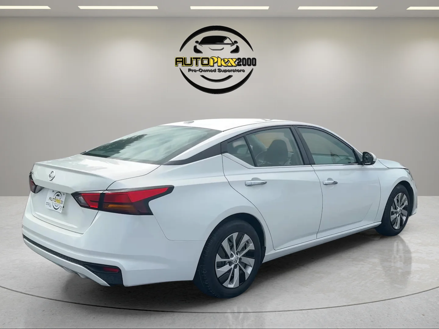 Used 2020 White Nissan 2.5 S image 7