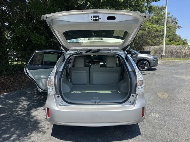 Used 2014 Silver Toyota Three image 12